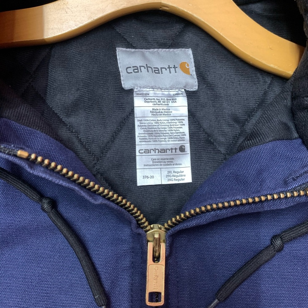 dark blue hooded carhartt jacket - Picture 2 of 2